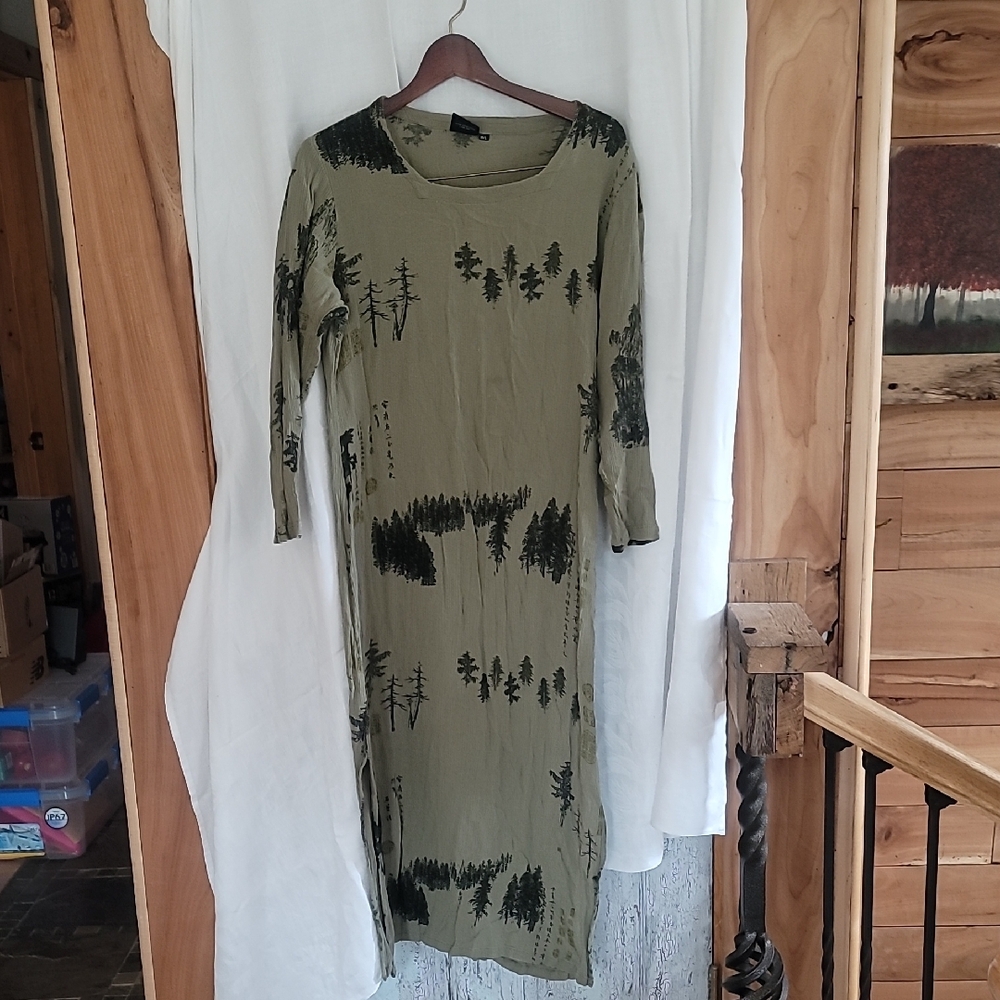 Green Sheath Dress with Crew Neck and Long Sleeves